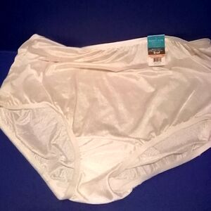 Vanity Fair perfectly yours full coverage cotton crotch Size 7/L Brief p…